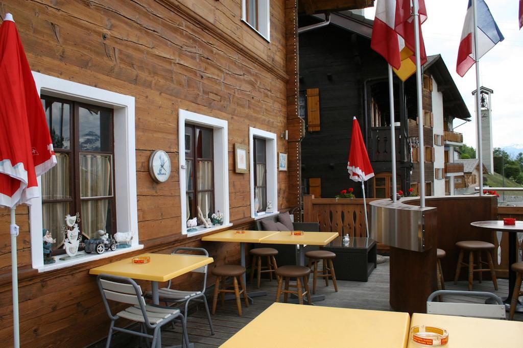 B&B Cafe De La Poste Agettes Exterior foto